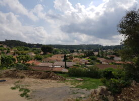 Magnifique Terrain avec grande Surface