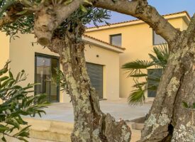Bastide provençale neuve proche centre