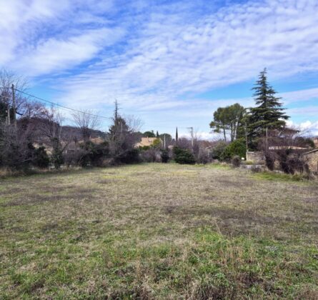 Terrain constructible à la sortie du village idéalement placé - constrcuteur de maison - Villas la Provençale