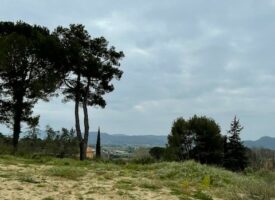 Vue imprenable & emplacement privilégié – Terrain constructible à Cadenet