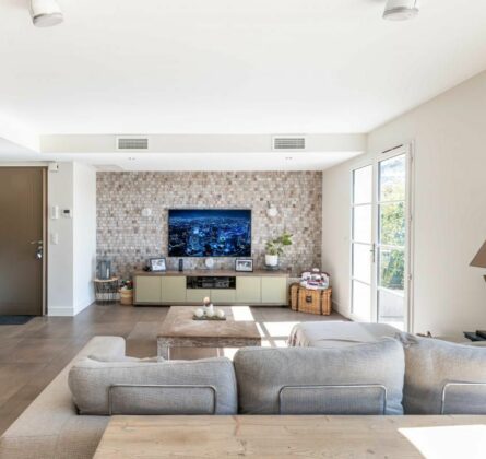 Terrain Idéal à Cazan : 450 m² au Cœur de la Nature - constrcuteur de maison - Villas la Provençale