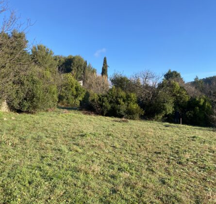 Terrain d’exception à Géménos – 900 m² pour votre futur projet ! - constrcuteur de maison - Villas la Provençale