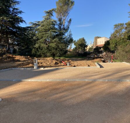 À Cuges-les-Pins : terrain plat de 769 m² prêt à bâtir – opportunité rare dans un secteur recherché - constrcuteur de maison - Villas la Provençale