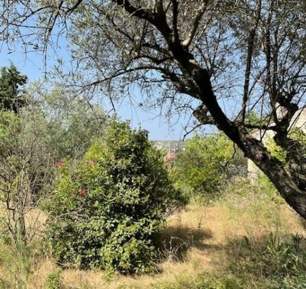 Nouveau sur Lançon-Provence ! Terrain de 600 m² hors lotissement avec belle emprise au sol - constrcuteur de maison - Villas la Provençale