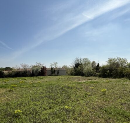 TERRAIN EN COLLINE VIABILISE HORS CENTRE VILLE - constrcuteur de maison - Villas la Provençale