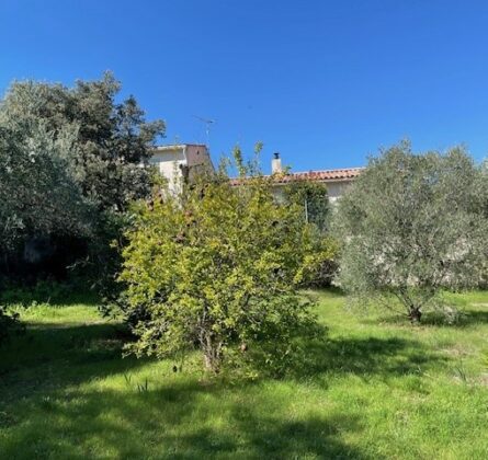 Terrain d’exception au pied du château de Lançon-Provence ! - constrcuteur de maison - Villas la Provençale