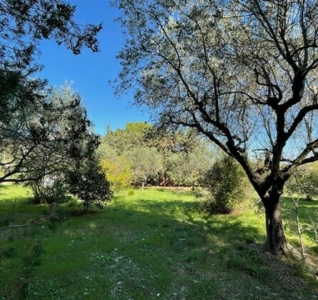 Terrain d’exception au pied du château de Lançon-Provence ! - constrcuteur de maison - Villas la Provençale