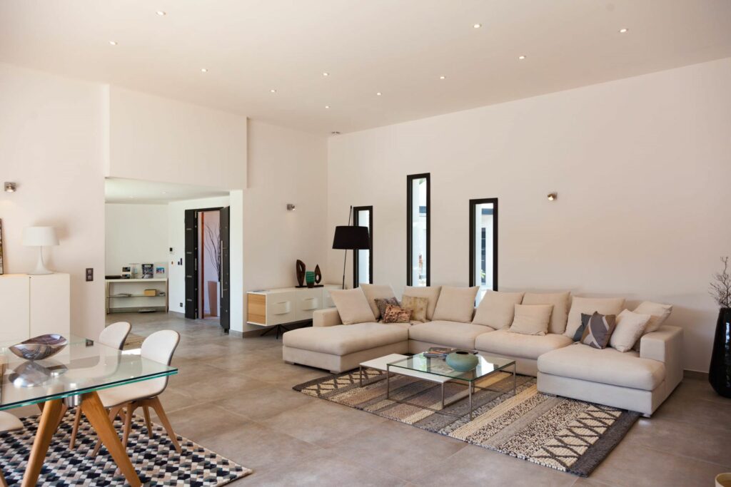 villa-contemporaine-interieur.jpg