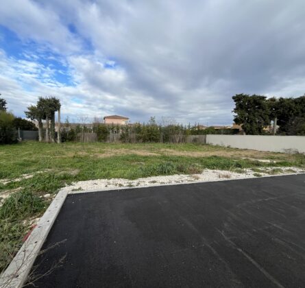 Terrain constructible, bel emplacement à Châteaurenard - constrcuteur de maison - Villas la Provençale