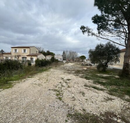Terrain constructible, bel emplacement à Cabannes - constrcuteur de maison - Villas la Provençale