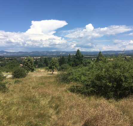 Terrain constructible, bel emplacement à St-Christol - constrcuteur de maison - Villas la Provençale