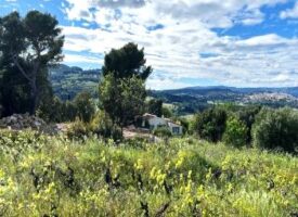 RARE dans le secteur entre le 83 et le 13 le plan du castellet emprise importante