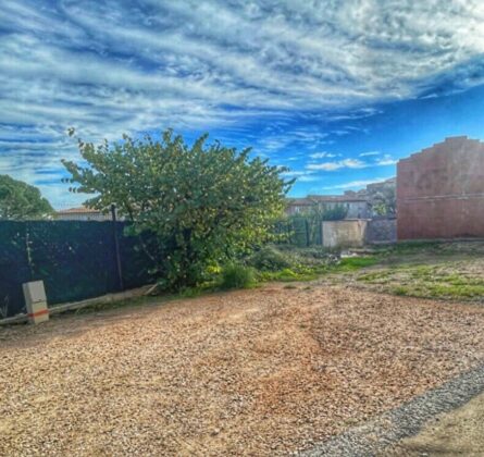 Terrain construcitble sur CUERS  120.000 euros HFN - constrcuteur de maison - Villas la Provençale