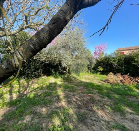 Saisissez l’occasion rare : un terrain à Puyricard prêt à accueillir vos projets les plus ambitieux ! - constrcuteur de maison - Villas la Provençale