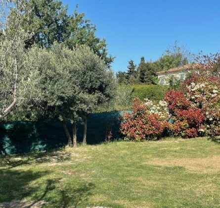Terrain d’exception à La Fare-les-Oliviers – 500 m² en impasse - constrcuteur de maison - Villas la Provençale