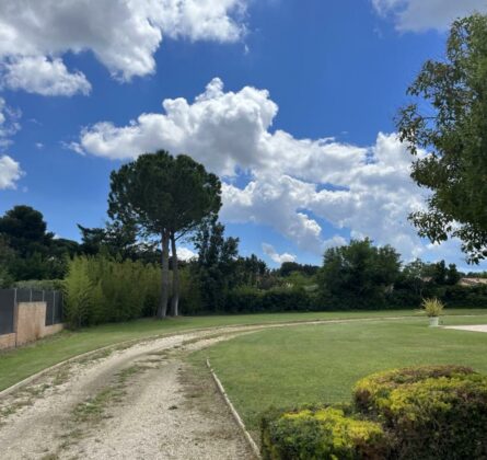 PELLISSANNE MAGNIFIQUE TERRAIN DE 700 M² A SAISIR !!!!! - constrcuteur de maison - Villas la Provençale