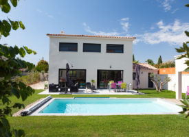 RARE  ET MAGNIFIQUE BASTIDE SUR LA COMUNNE DE VELAUX