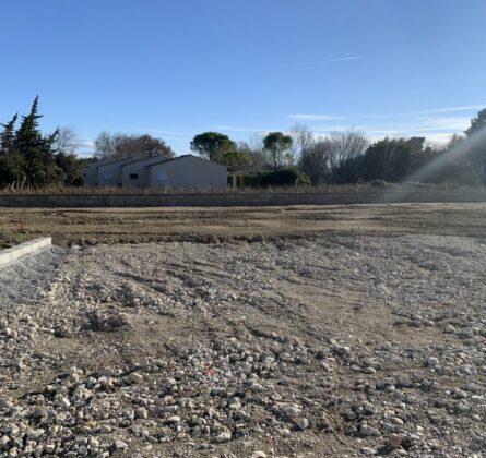 Terrain Constructible viabilisé et borné - constrcuteur de maison - Villas la Provençale