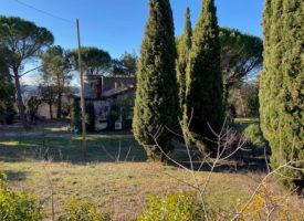 Centre ville de Cadenet, 400 m² de terrain