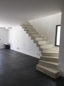 Belle maison de 120 m² proposant une belle pièce de vie de 50 m² ouvert sur le jardin - constrcuteur de maison - Villas la Provençale