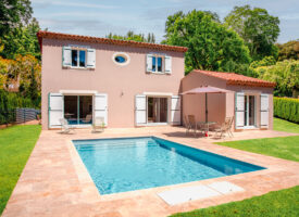 SAINT REMY DE PROVENCE DANS UN DOMAINE PROTEGE MAGNIFIQUE MAS PROVENCAL DE 120 M²
