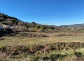 Très beau  terrain de 300m² à Rognes