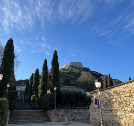 Terrain constructible Saint Victor Lacoste - constrcuteur de maison - Villas la Provençale