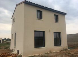 Maison à étage  3 chambres tout confort sur village Provençale