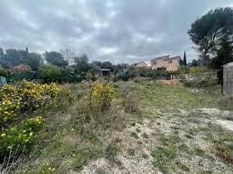 SUPERBE TERRAIN LAMBESC