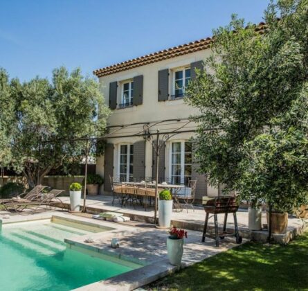 Au pied du Luberon et à 5 mn du centre ville de Mouriès - constrcuteur de maison - Villas la Provençale