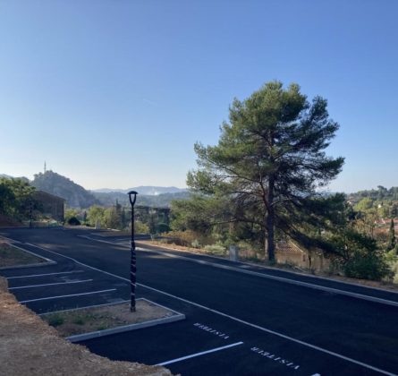 TERRAIN CONSTRUCTIBLE SUR LA COMMUNE DE ROQUEVAIRE - constrcuteur de maison - Villas la Provençale