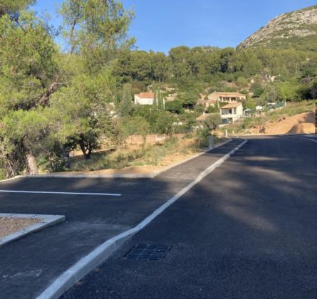 TERRAIN CONSTRUCTIBLE SUR LA COMMUNE DE ROQUEVAIRE - constrcuteur de maison - Villas la Provençale