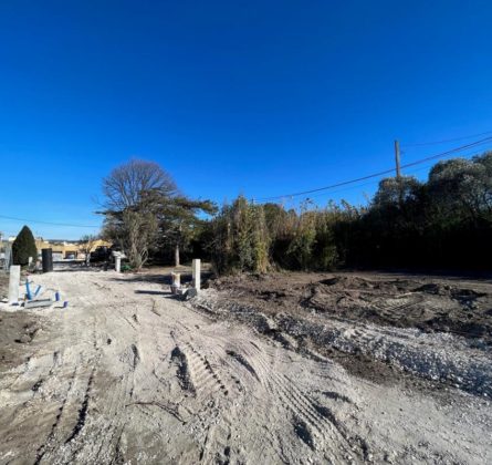 TERRAIN A BATIR SUR CHATEAUNEUF LES MARTIGUES - constrcuteur de maison - Villas la Provençale
