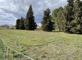 SORGUES 84700- terrain  400m²