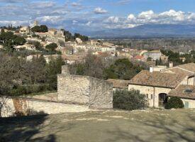 CHATEAUNEUF DE GADAGNE 84470- terrain  440m²