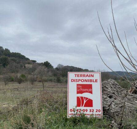 Terrain à bâtir d’environ 300m² à ROGNES (13) - constrcuteur de maison - Villas la Provençale