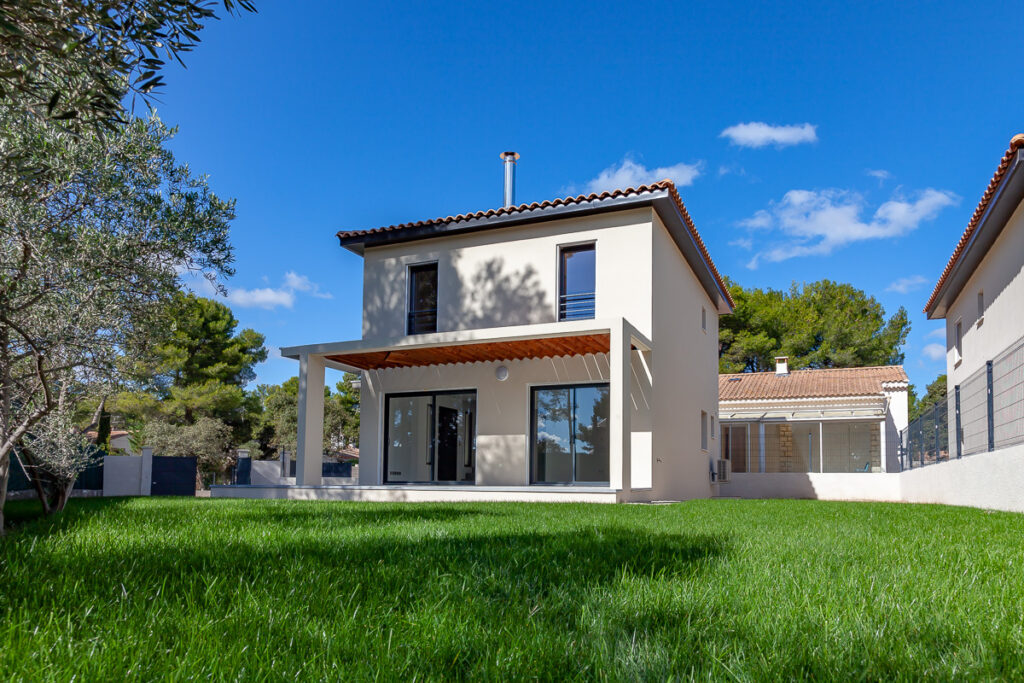 Une villa contemporaine au cœur d&rsquo;un écrin de verdure