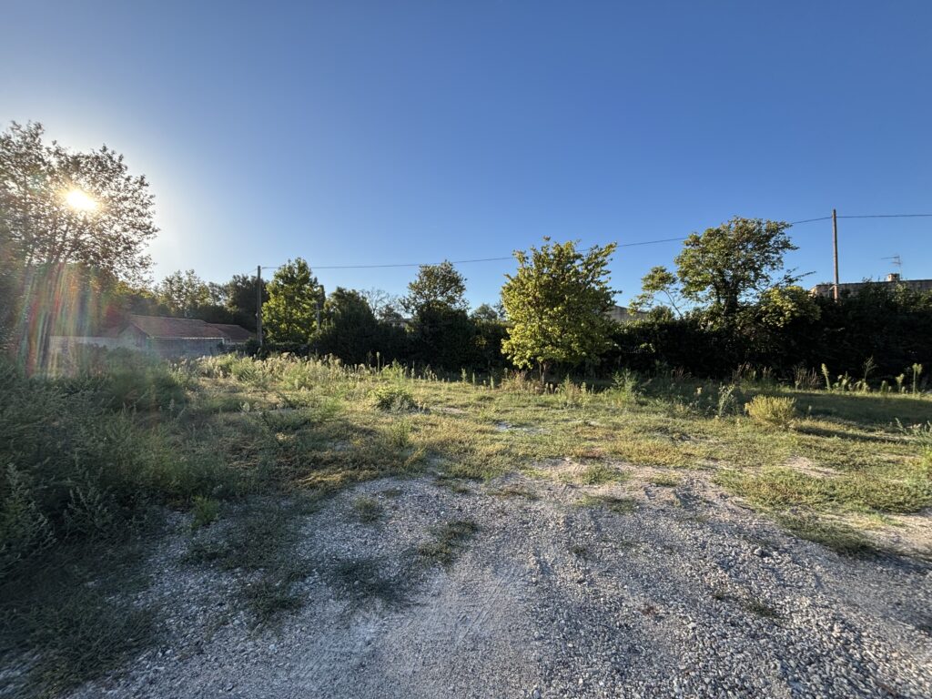Terrain constructible, Bel emplacement à Sorgues
