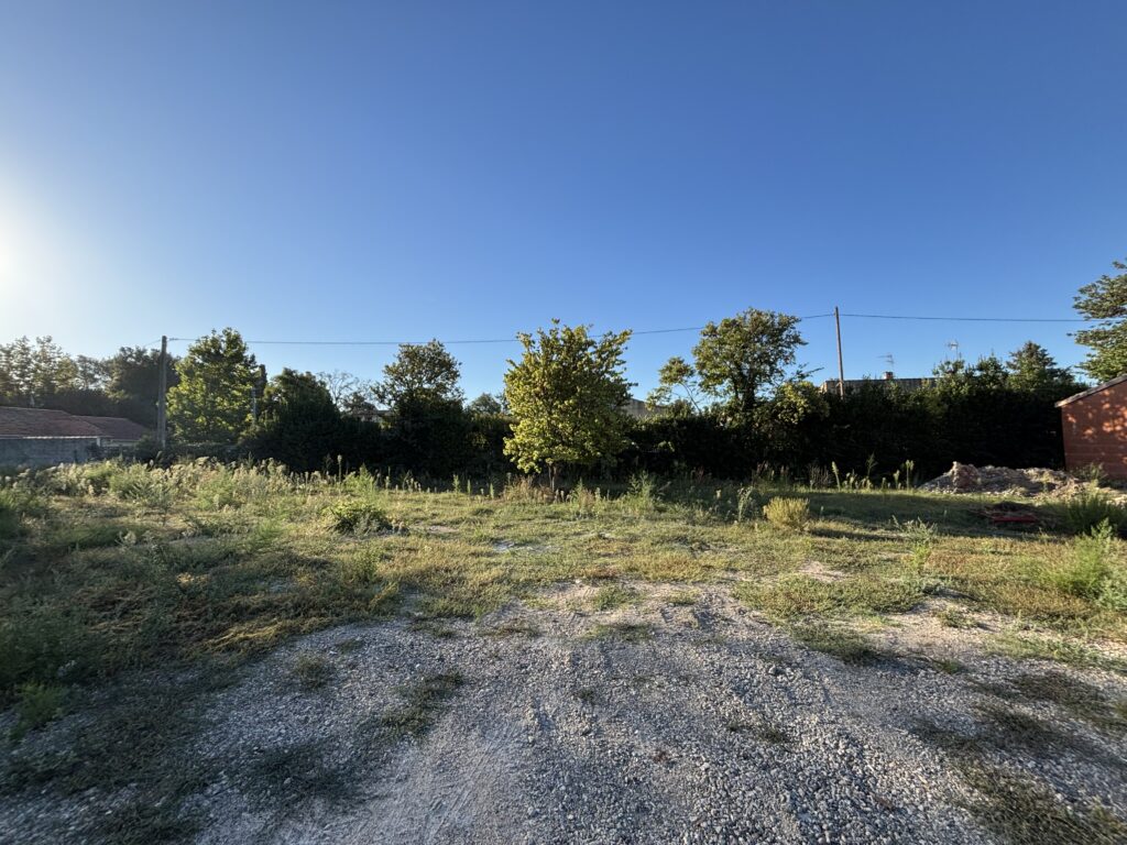 Terrain constructible, Bel emplacement à Sorgues