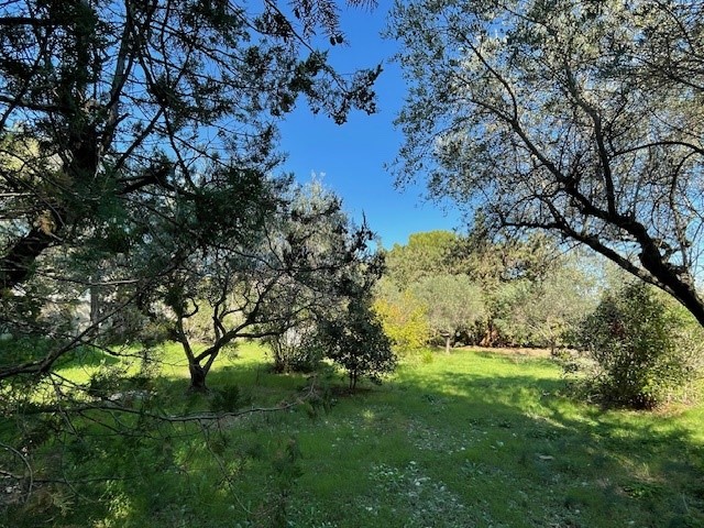 Lançon de Provence, terrain de 640 m²